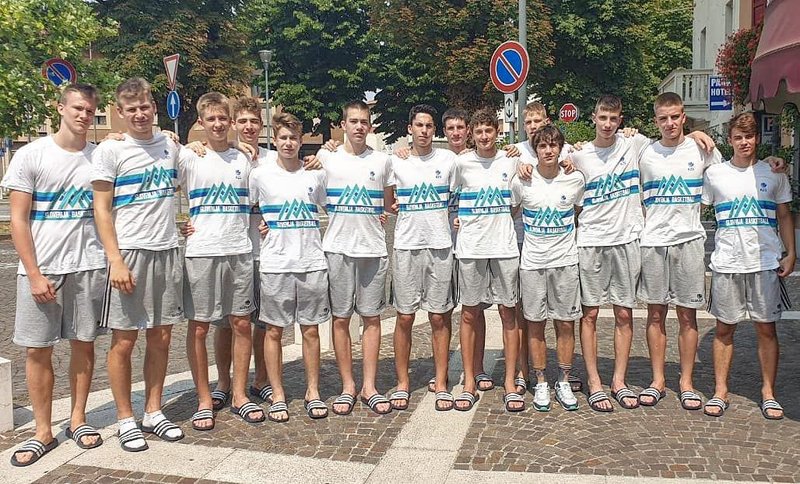 U16